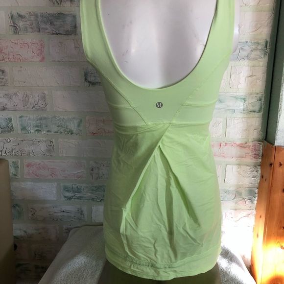 Lululemon tank size 4 - Picture 2 of 7